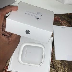 Apple AirPods.